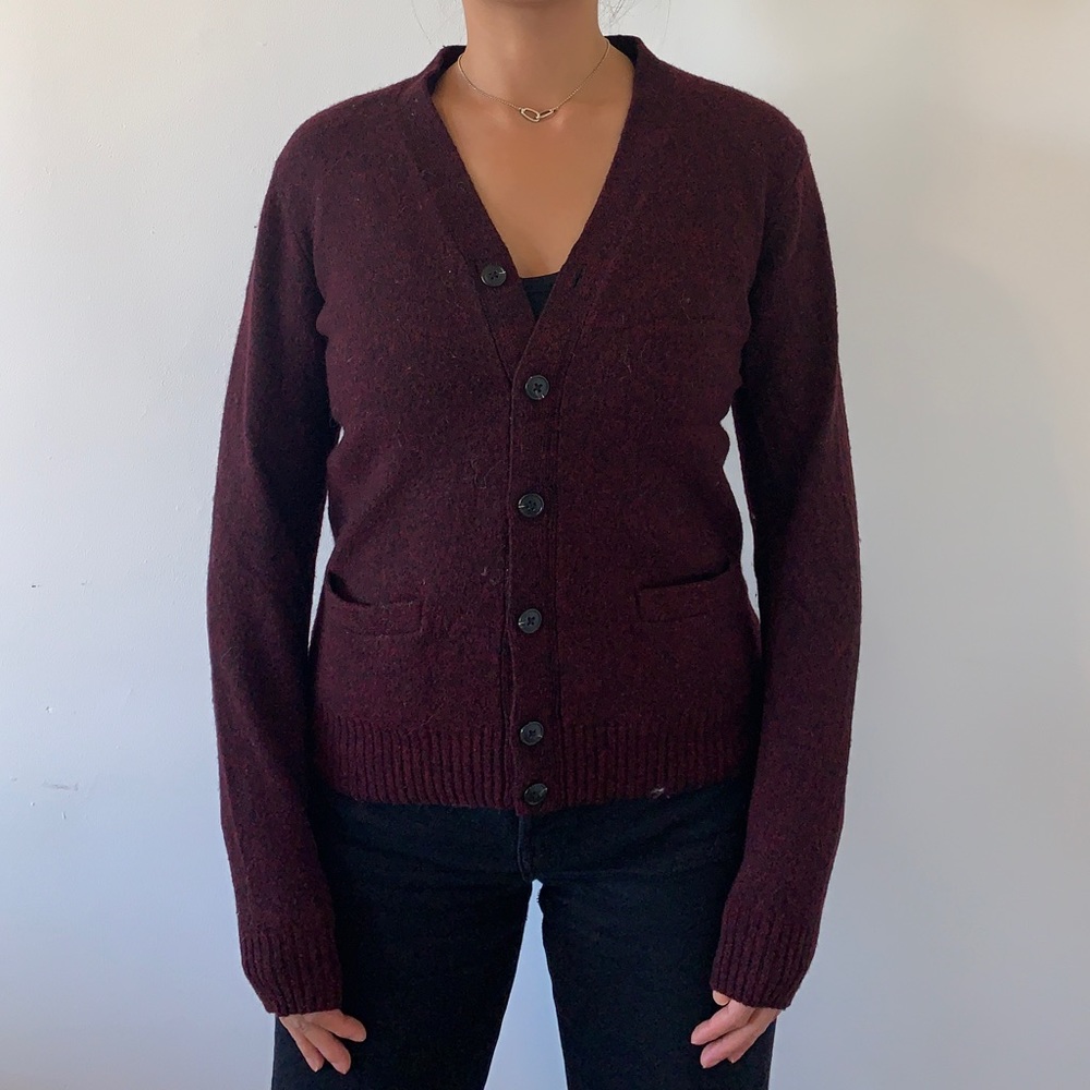 Uniqlo // burgundy red cardigan with pockets